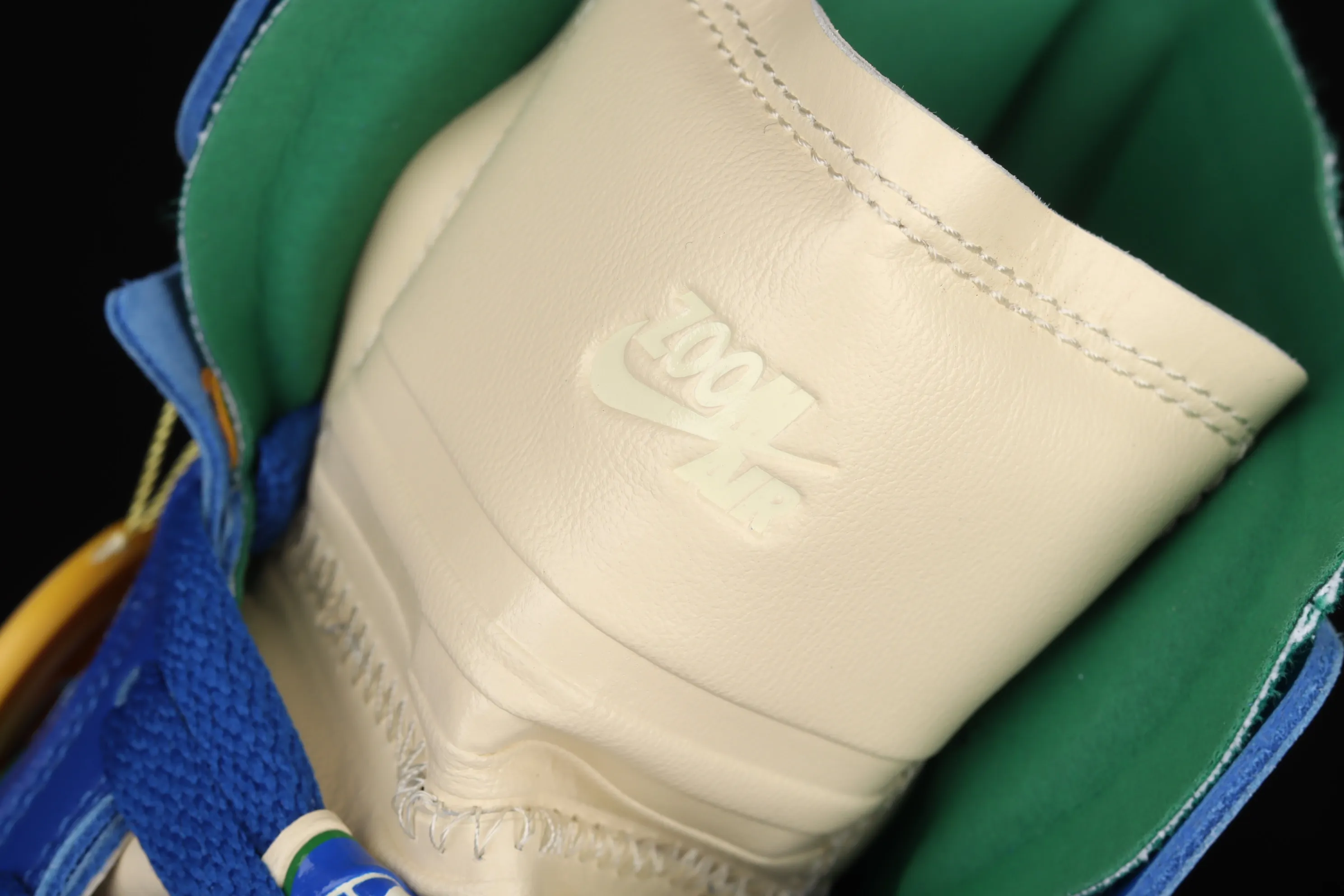All Categories Air Jordan Jordan Series Basketball Shoes Air Jordan 1 High Air Jordan 1 Zoom Comfort AJ1 Joe 1 Blue Green California High Top Classic Retro Cultural Leisure Sports Basketball Shoes DJ1199-400